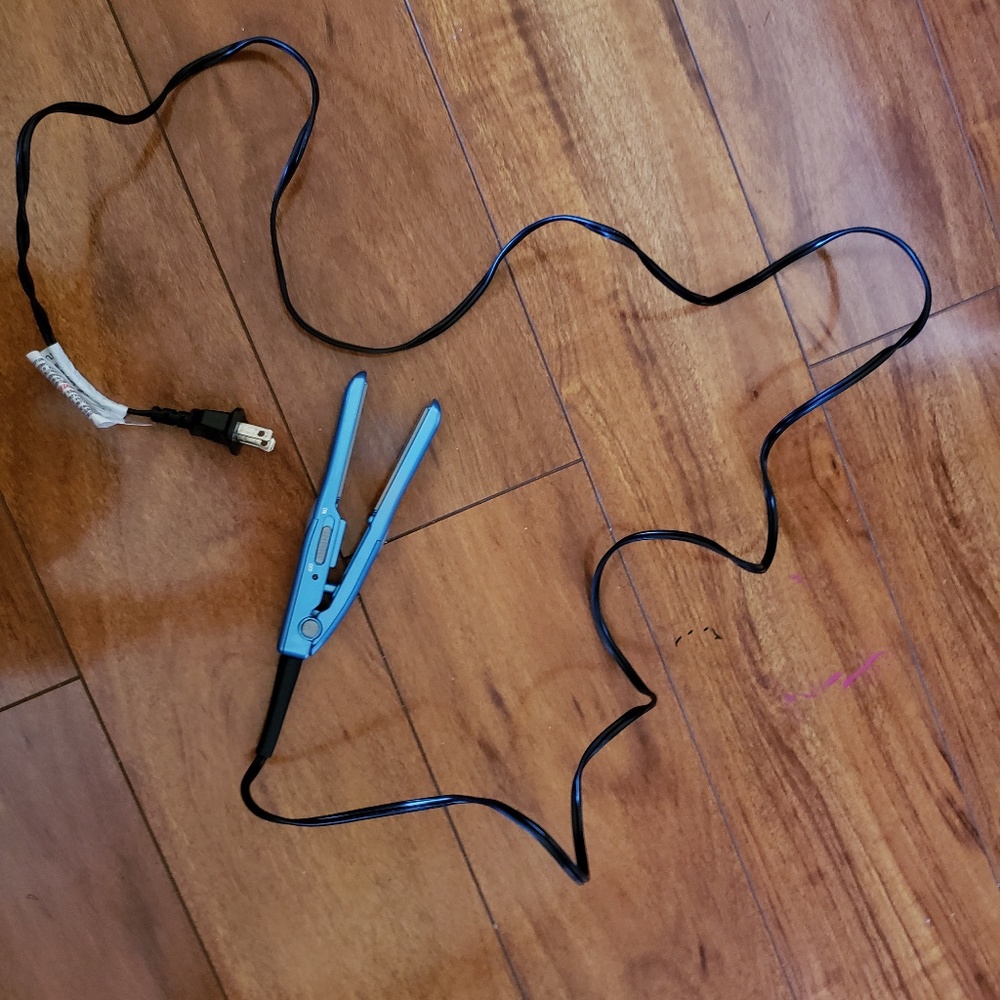 Travel BaByliss Pro straighteners